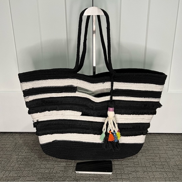 Stella & Dot Handbags - Stella & Dot Taj Tote  - Black and White